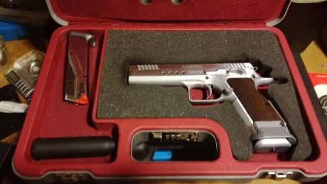 El arma esta reservada hasta el martes!!

Pongo esta tanfoglio limited custom 9mm a la venta

El arma 01