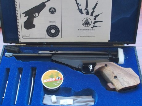 Pistola de competicion olimpica a 10 metros, cacha M, recien cambiada la pila (hay bateria para un par 01
