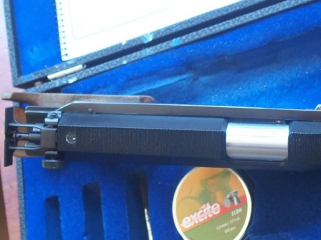 Pistola de competicion olimpica a 10 metros, cacha M, recien cambiada la pila (hay bateria para un par 00