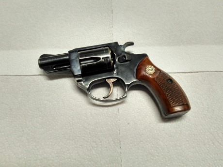Revolver Astra 2 calibre 38, tambor de 5 disparos, con fundas y cartuchera. Realizados entre 20 y 30 disparos. 01