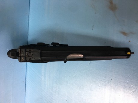 Se vende pistola cz75 9mmP como nueva con alzas regulables cachas de goma y dos cargadores 400€ 02