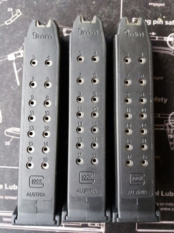 Vendo una Glock 17 3ªgen nueva, sin uso. Tres cargadores , maletin original y dos desconectores, uno de 30