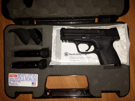 Vendo Pistola SMITH & WESSON M&P9 Compact prácticamente nueva por no usar, comprada en su día 00