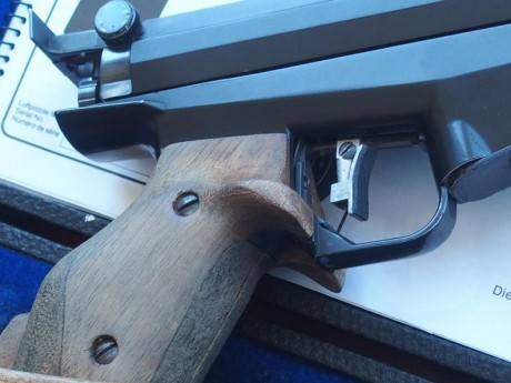 Pistola de competicion olimpica a 10 metros, cacha M, recien cambiada la pila (hay bateria para un par 12