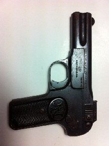 Vendo pistola borowning breveté 1900 calibre 7,65. Funciona perfectamente. Un arma emblemática para los 40