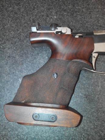   VENDIDA   

Pistola Feinwerkbau AW 93 Cal. 22LR. 2 cargadores. Cacha anatomica original regulable. 01