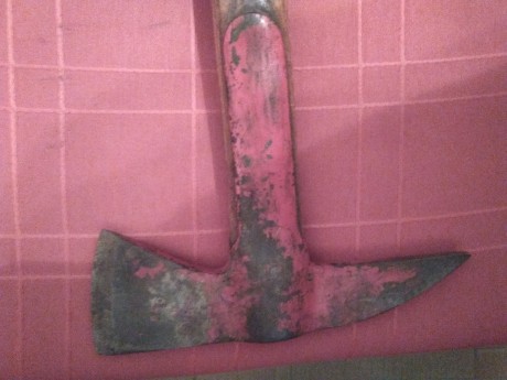 Hola pongo a la venta esta magnifica hacha, posible de trinchera pensaba que era de bomberos pero todas 00
