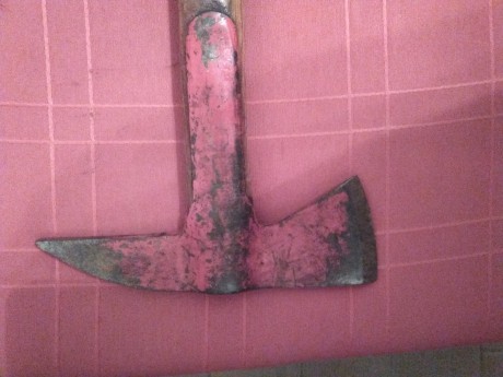 Hola pongo a la venta esta magnifica hacha, posible de trinchera pensaba que era de bomberos pero todas 11