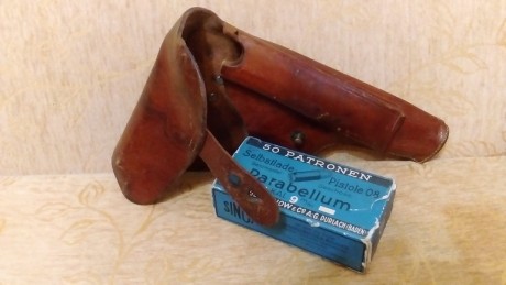 Buenas tardes. 
  Vendo estas dos fundas . La marrón tuvo a una Luger dentro muchos años, se puede observar 01