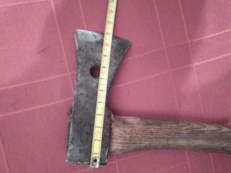 Buenas otra mas del cajón , es una hacha pequeñita pero de buen acero la compre en Chequia hace ya unos 11