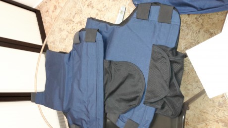 Se venden chalecos antibala sin estrenar color azul talla L, con funda y repuesto de la tela  grado IIIA 10