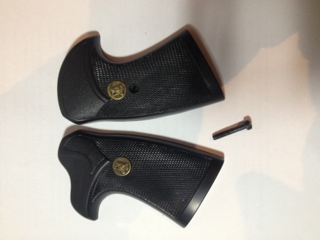 Cachas para revolver, son adaptables a distintos modelos, un compañero las tenia en un Astra y otro en 11