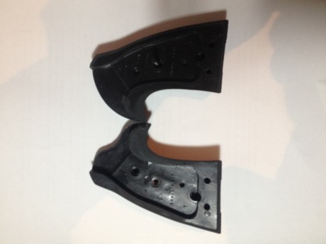 Cachas para revolver, son adaptables a distintos modelos, un compañero las tenia en un Astra y otro en 10