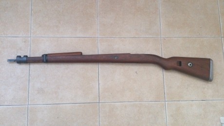 Hola, vendo una culata de madera laminada original en buen estado del fusil K-98, tiene todas las partes 01