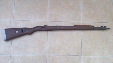 Hola, vendo una culata de madera laminada original en buen estado del fusil K-98, tiene todas las partes 00