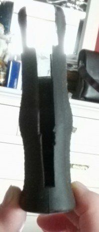 Vendo cacha goma marca HOGUE para revolveres S&W ,es valida para los modelos que se ven en la foto 122