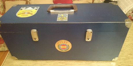 Buenas noches.
Por ofrecimiento a un compañero que puso un mensaje de venta, que no llevaba ni precio 10