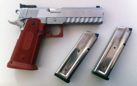 Se vende SPS Standard Plus 9mm cañón 5 pulgadas, viene con dos cargadores, el seguro de empuñadura está 00