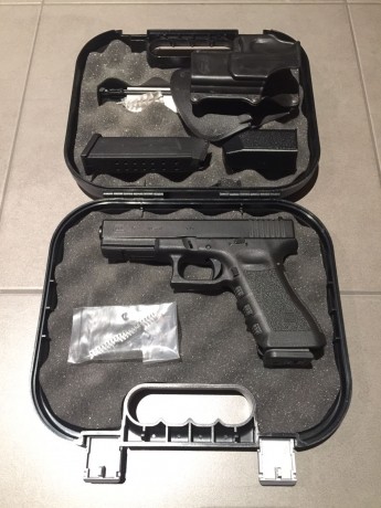 Un compañero que deja el tiro me pide que le ponga un anuncio para vender su Glock.

Es de tercera generacion 01