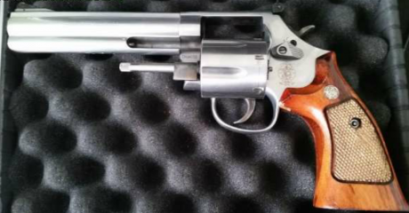 Vendo S&W 686 de 6" en perfecto estado muy bien cuidado y no muchos tiros 450€ 00