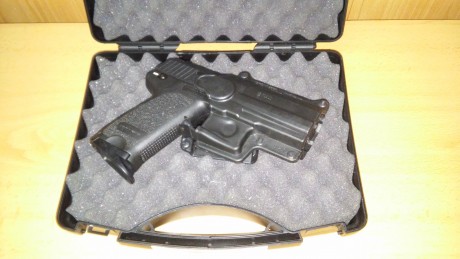 Buenos días.
Vendo pistola HK USP calibre 9 milímetros Parabellum, con solo 100 disparos y los siguientes 00