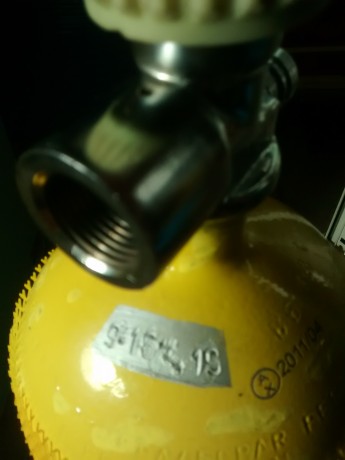 Hola,
Vendo botella 6 Litros 300 BARES, retimbrada el 20/09/2016, en vigor hasta el 20/09/2019, con certificación 01