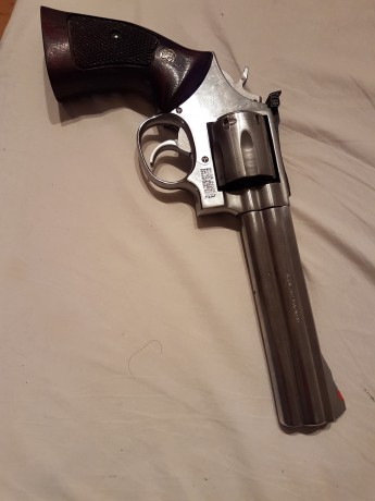 Vendo revolver Smit and Wesson 686 en acero inoxidable 6¨ cal357 magnun y 38 
Esta en Madrid
precio 350 20