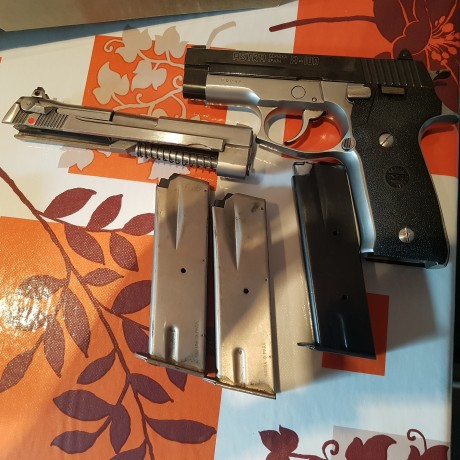 Vendo o cambio astra 9mm parabellum y carro del 45 acp muy cuidada 600€ se puede guiar en A 0 F cambiaria 00