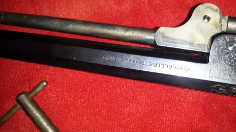 Vendo revolver avancarga Colt calibre 36 con turquesa y polvarera ... revolver con bonitos gravados  
Revolver 00