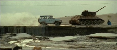 Compañeros,

En vista de las ganas de algunos (Elcafe, Wilcow, Vrakk, etc) por adivinar armas de películas 80
