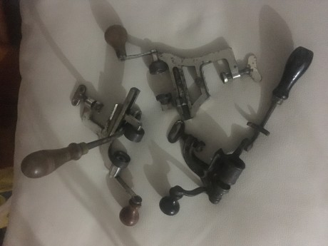 Hola,

Vendo 3 rebordeadoras, la del 12 por 30€, 16 por 33€ y la del 20 18€ por no estar completa y faltar 00