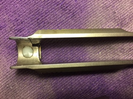 Vendo esta AW93
Cal 22lr
Tiene una fisura en la corredera que Muestro en la fotos. Lleva así desde hace 21