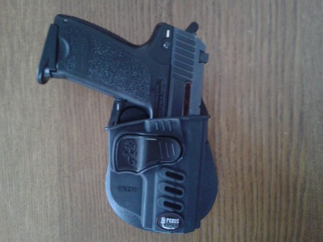 Se vende HK Usp Compact 9mm guiada con Lic. A. Muy buen estado, no ha disparado nada solo usada para porte 01