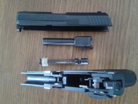 Se vende HK Usp Compact 9mm guiada con Lic. A. Muy buen estado, no ha disparado nada solo usada para porte 00