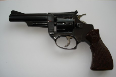 Buenos días 

Vendo el revolver que detallo a continuación  

Marca: Astra
Modelo: Cadix
Calibre: .22 00