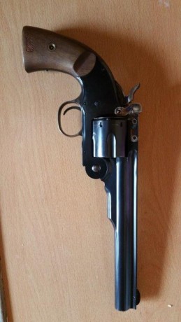 Pues eso, después de darles muchas vueltas vendo mi querido Schofield del 45 LC de Uberti. El arma está 02