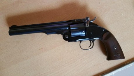 Pues eso, después de darles muchas vueltas vendo mi querido Schofield del 45 LC de Uberti. El arma está 00