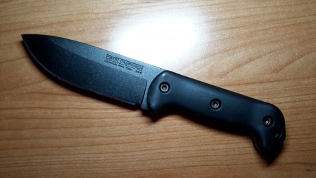En venta cuchillo Campanion BK-2 hecho por Camillus,no por Ka-bar.Este modelo dejo de fabricarse hace 00
