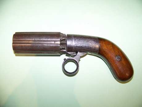 vendo en libro de coleccionista avispero cal 10 mm en perfecto estado fecha aproximada de fabricación 02