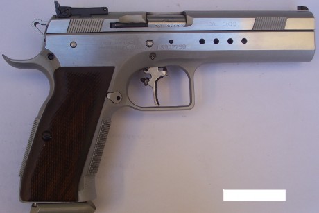 Se vende pistola Tanfoglio Limited Custom Hc calibre 9mm. Muy pocos tiros, solo utilizada en tiradas de 01
