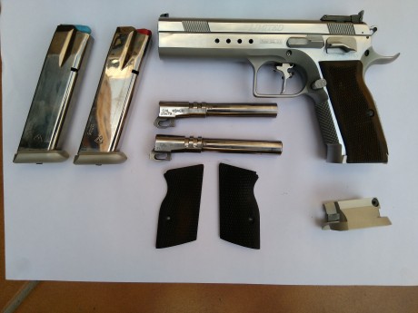Se vende pistola Tanfoglio Limited Custom Hc calibre 9mm. Muy pocos tiros, solo utilizada en tiradas de 00