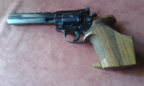 Vendo revolver weihrauch cal. 32 , perfecto estado mecánico y estético. 300 € 00