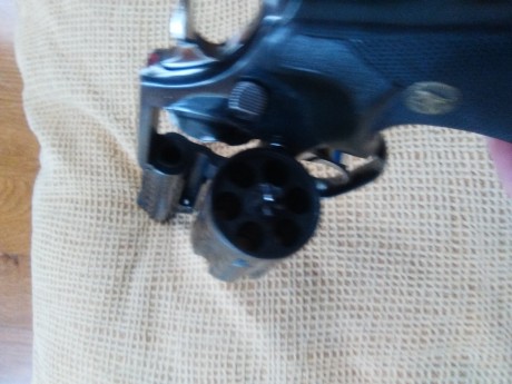   VENDIDO  

Se vende esta maravilla. Se trata de un revolver que lleva dos cilindros o tambores, con 00