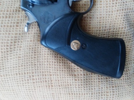   VENDIDO  

Se vende esta maravilla. Se trata de un revolver que lleva dos cilindros o tambores, con 12