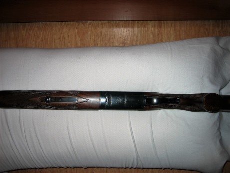Hola.  Vendo escopeta superpuesta, de 74cm. de cañón, expulsora,  choques fijos de una y dos estrellas, 21