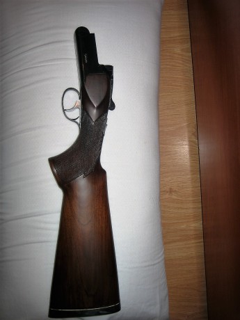 Hola.  Vendo escopeta superpuesta, de 74cm. de cañón, expulsora,  choques fijos de una y dos estrellas, 31