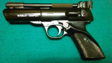 Vendo ésta gran pistola de aire comprimido y cal.5'5 en perfecto estado estético y mecánico, por no darle 01
