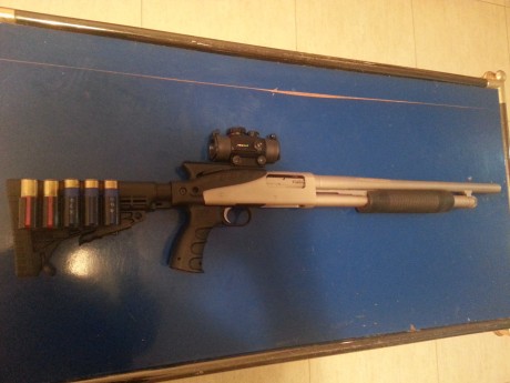 Vendo escopeta Mossberg Mariner, con los extras de la fotografía. La culata original la conservo y la 00