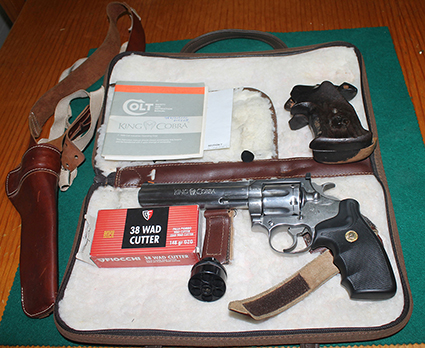 Vendo REVOLVER 357 COLT - CALIBRE 38. Por cambio a Aire Comprimido.
Se vende con los accesorios: Cacha 02