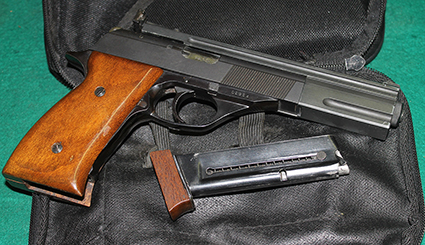 Vendo PISTOLA ASTRA – CALIBRE 22 . Por cambio a Aire Comprimido.
Es una buena pistola para principiante, 02